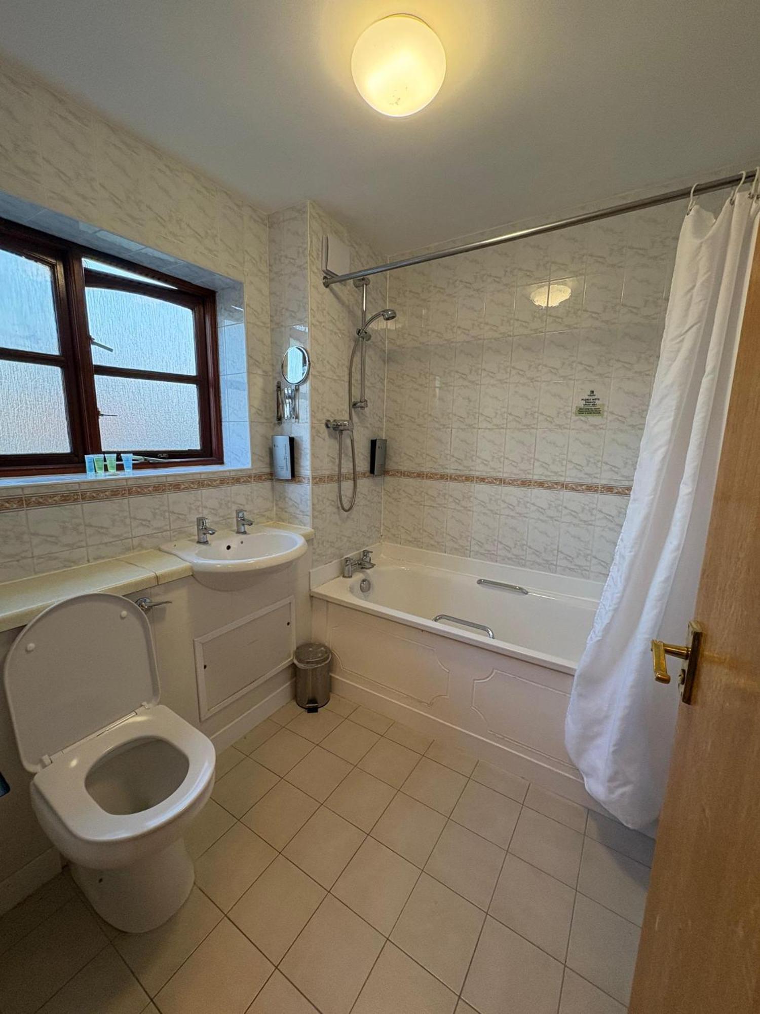 Tollgate Hotel & Leisure Stoke-on-Trent Extérieur photo