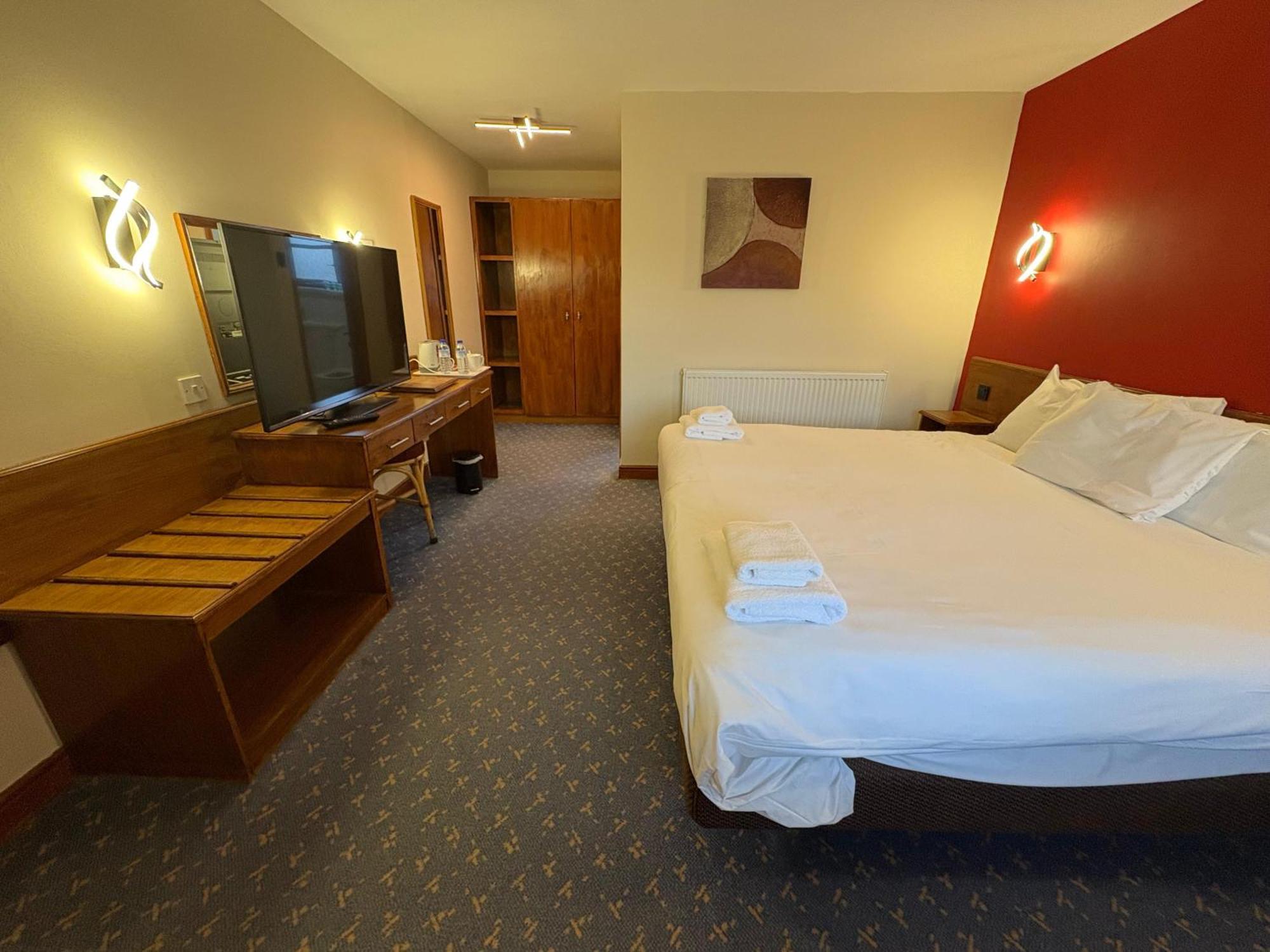 Tollgate Hotel & Leisure Stoke-on-Trent Extérieur photo