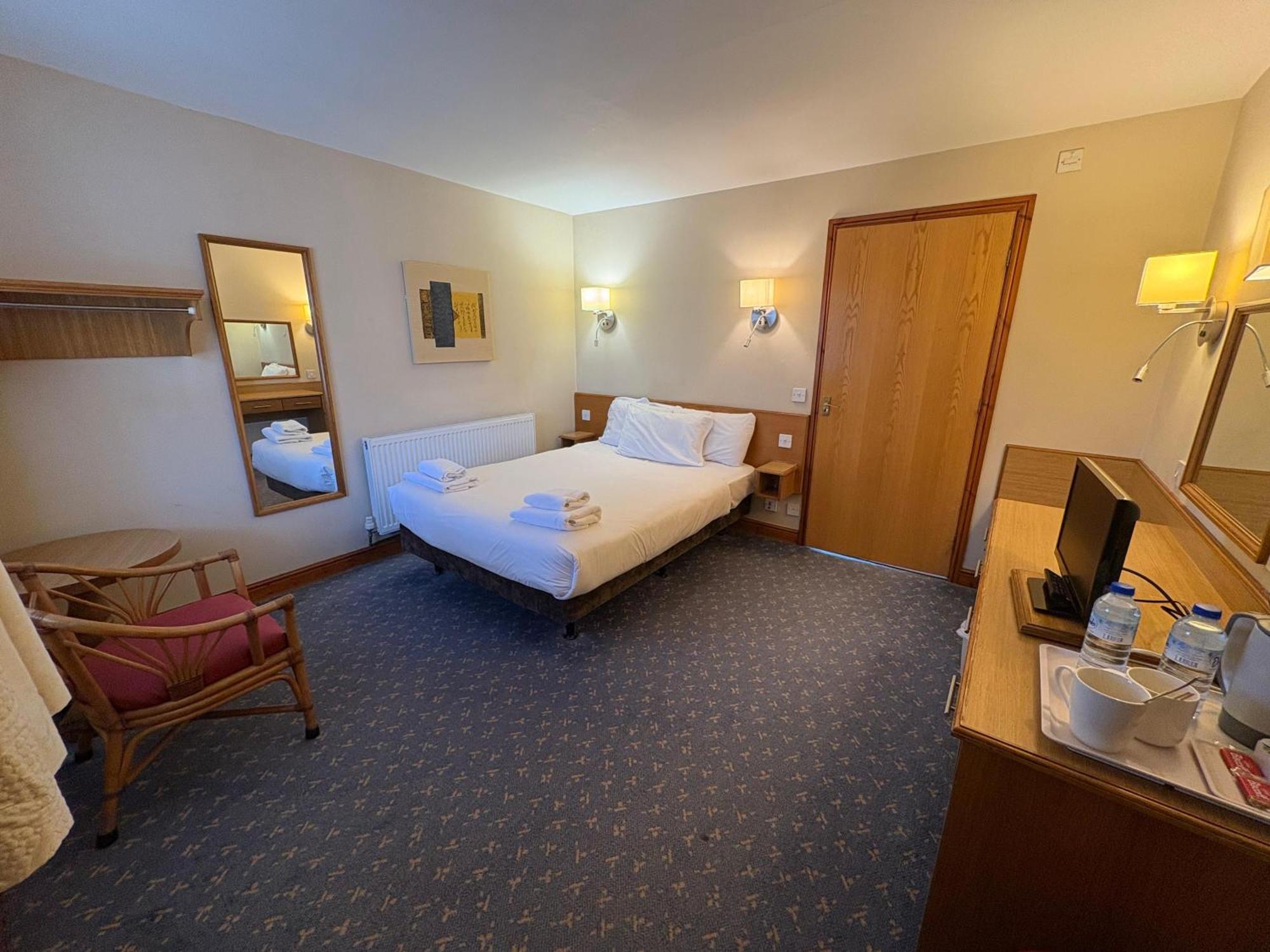 Tollgate Hotel & Leisure Stoke-on-Trent Extérieur photo