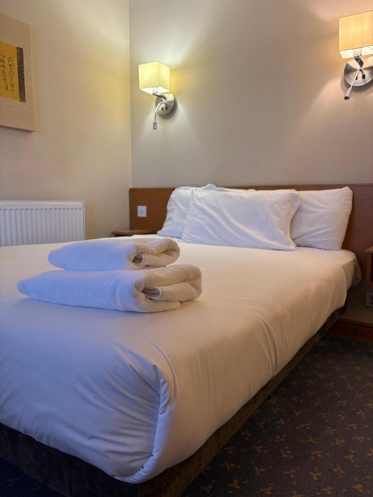 Tollgate Hotel & Leisure Stoke-on-Trent Extérieur photo