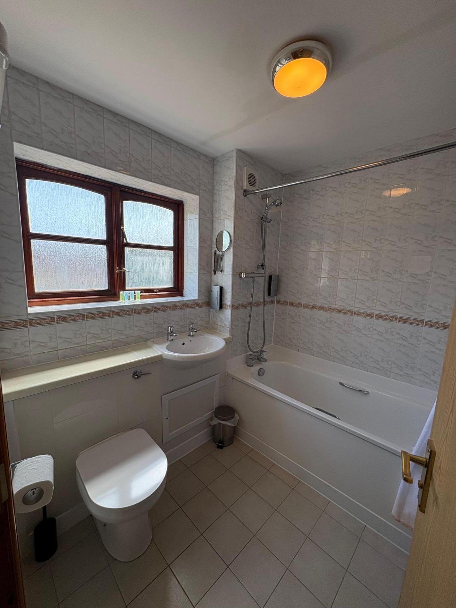 Tollgate Hotel & Leisure Stoke-on-Trent Extérieur photo