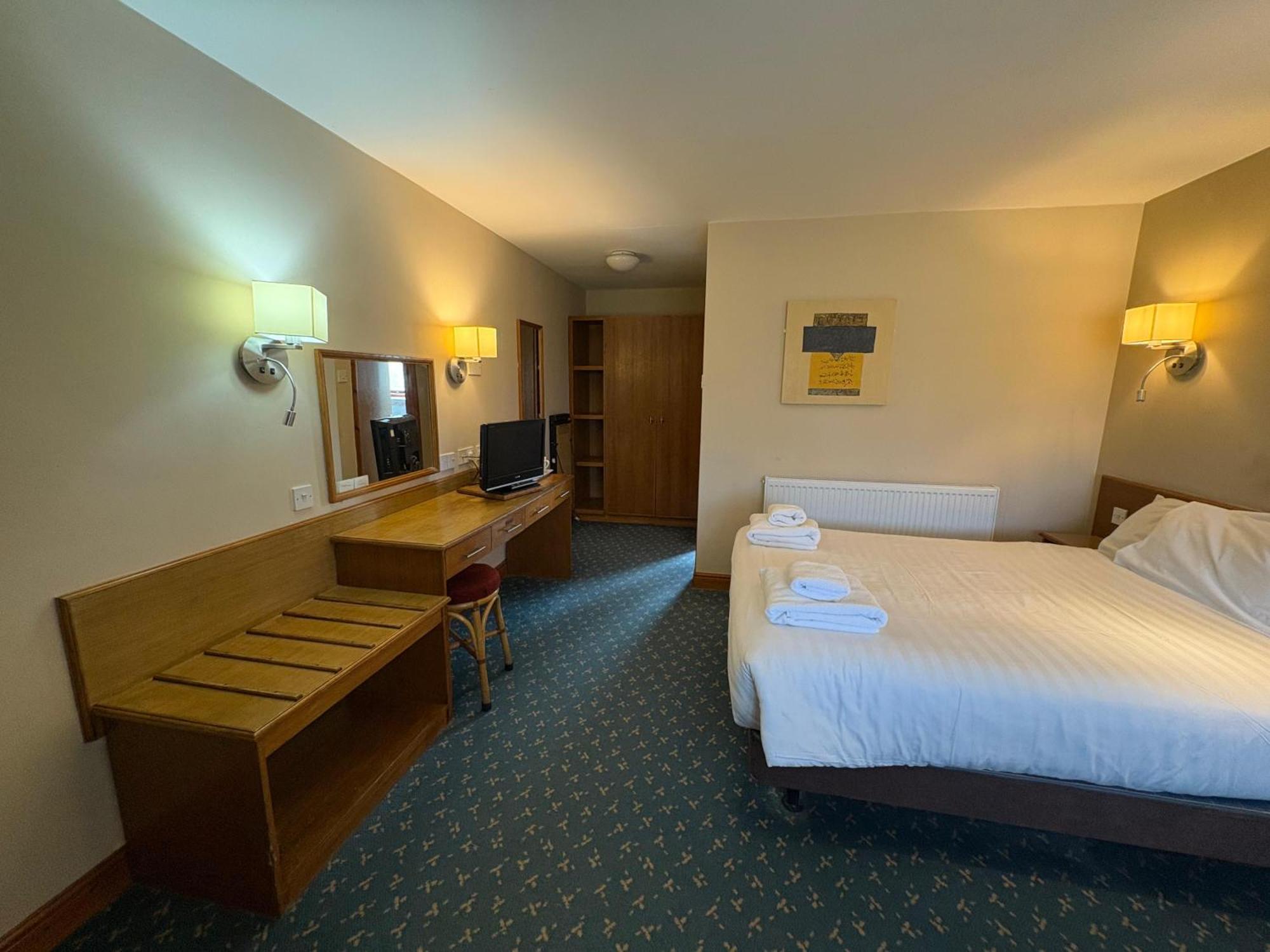 Tollgate Hotel & Leisure Stoke-on-Trent Extérieur photo