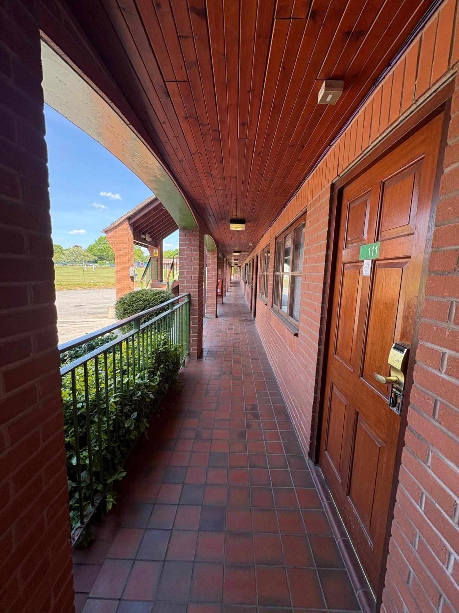Tollgate Hotel & Leisure Stoke-on-Trent Extérieur photo
