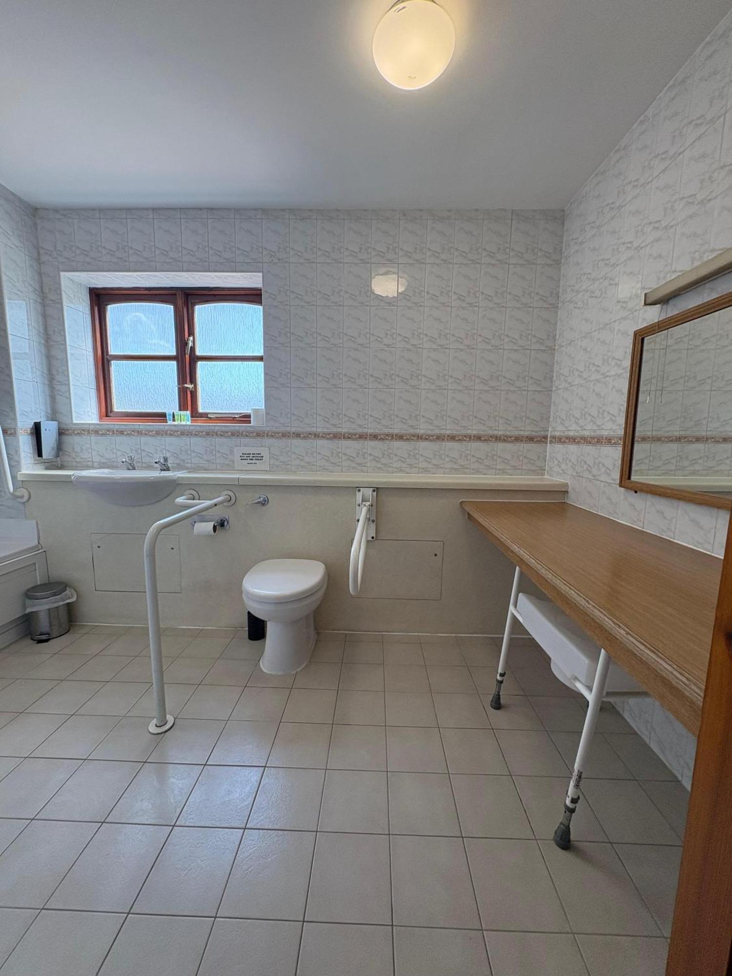 Tollgate Hotel & Leisure Stoke-on-Trent Extérieur photo