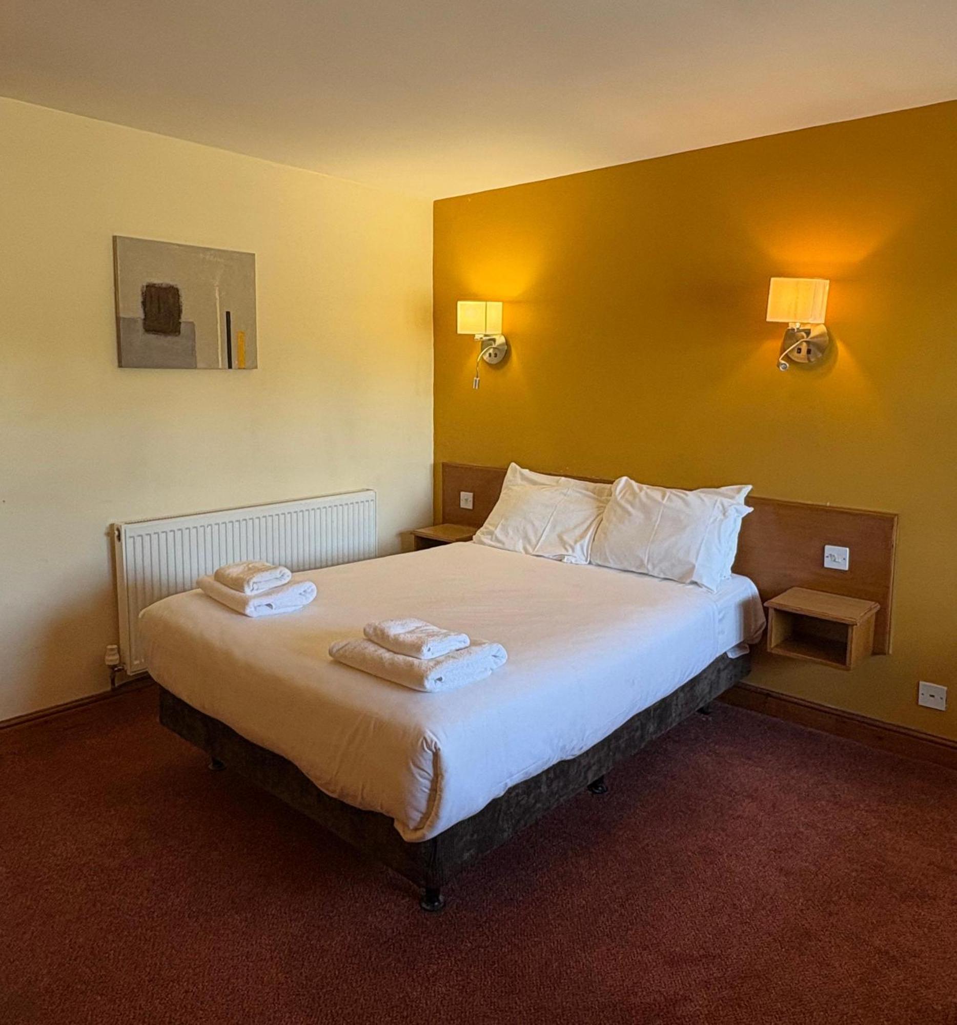 Tollgate Hotel & Leisure Stoke-on-Trent Extérieur photo