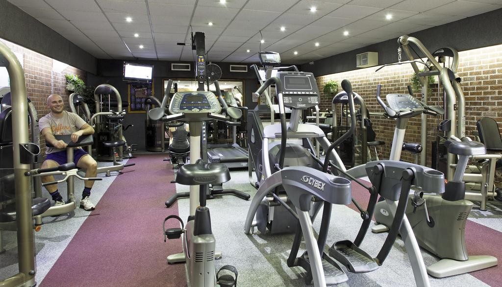 Tollgate Hotel & Leisure Stoke-on-Trent Extérieur photo
