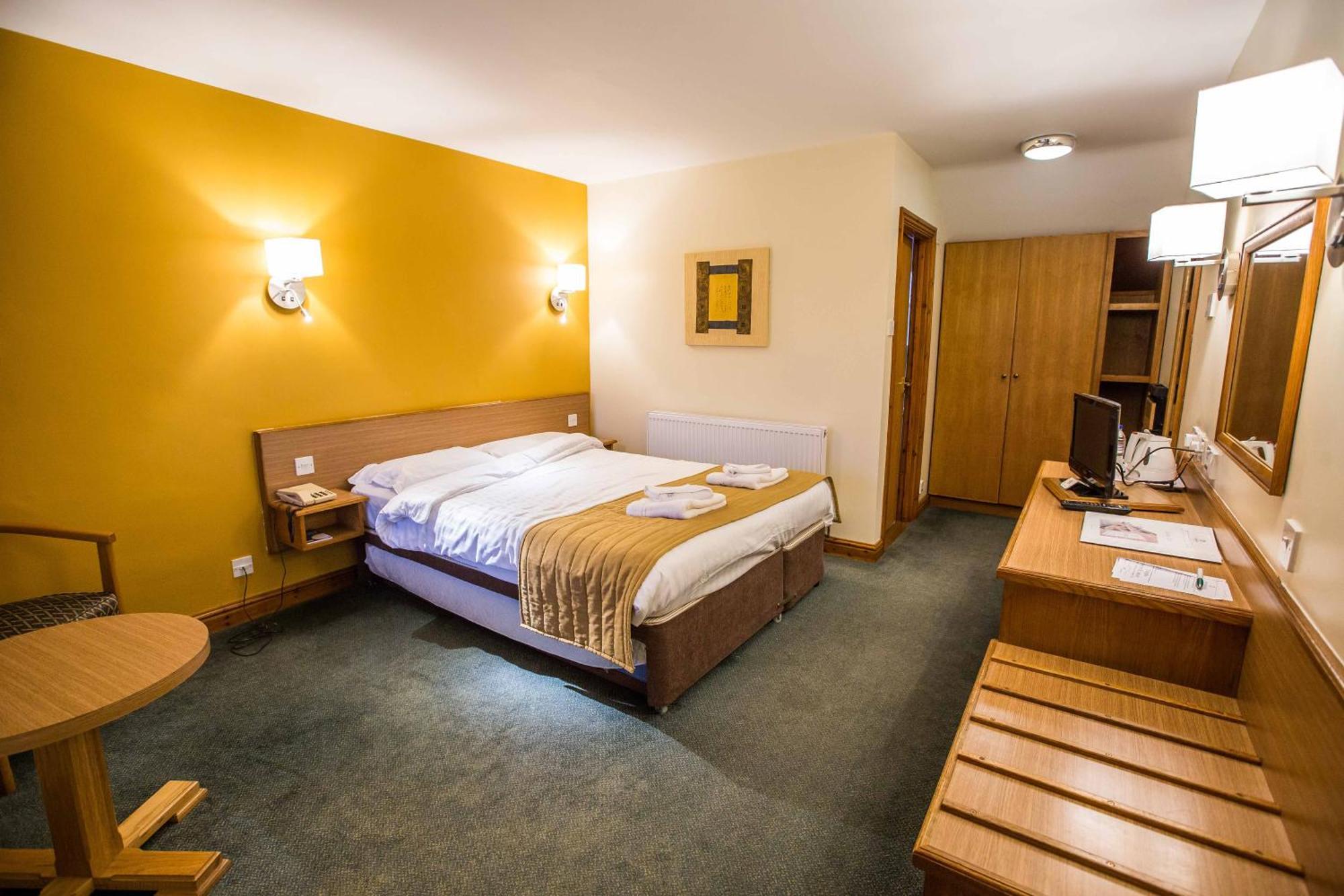 Tollgate Hotel & Leisure Stoke-on-Trent Extérieur photo
