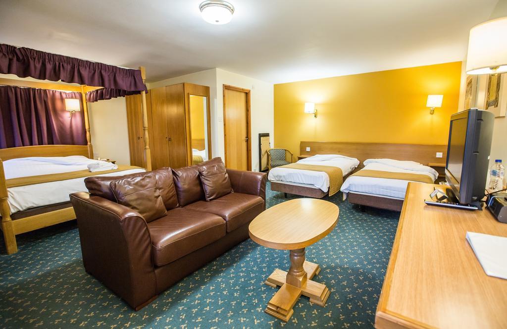 Tollgate Hotel & Leisure Stoke-on-Trent Extérieur photo