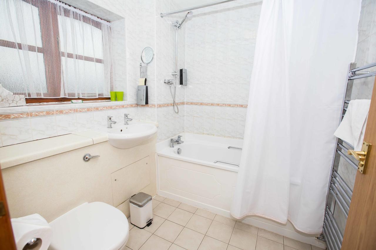 Tollgate Hotel & Leisure Stoke-on-Trent Extérieur photo