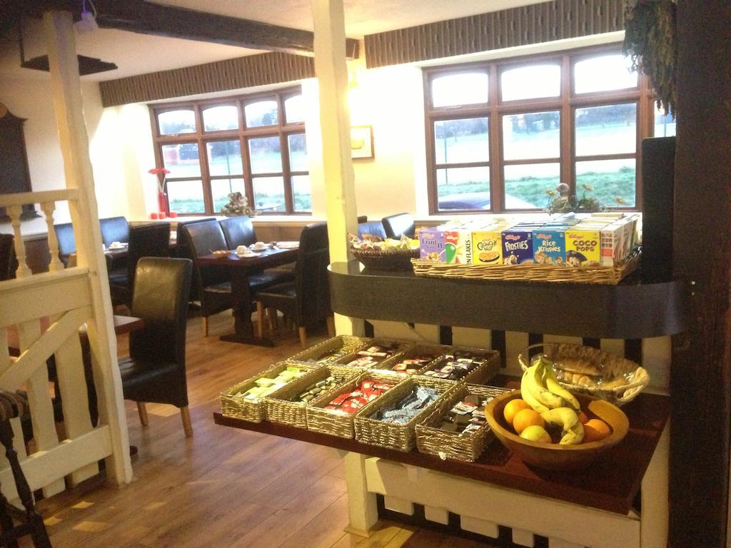 Tollgate Hotel & Leisure Stoke-on-Trent Extérieur photo