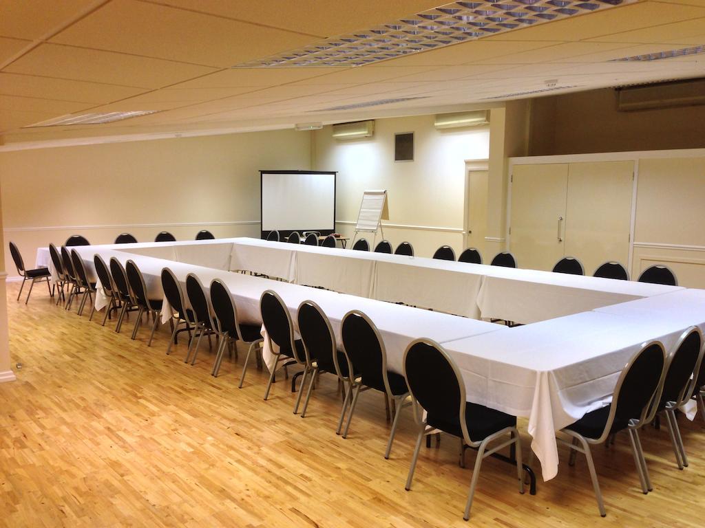 Tollgate Hotel & Leisure Stoke-on-Trent Extérieur photo